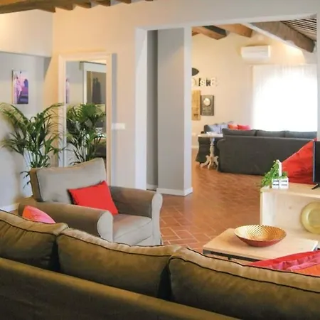 Villa Charming Set In Lush Greenery